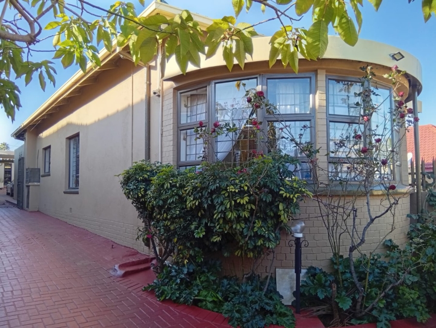 4 Bedroom Property for Sale in Orange Grove Gauteng