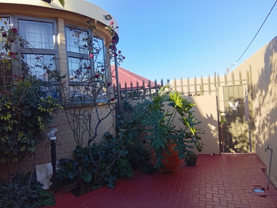 4 Bedroom Property for Sale in Orange Grove Gauteng