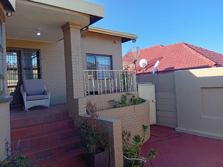 4 Bedroom Property for Sale in Orange Grove Gauteng