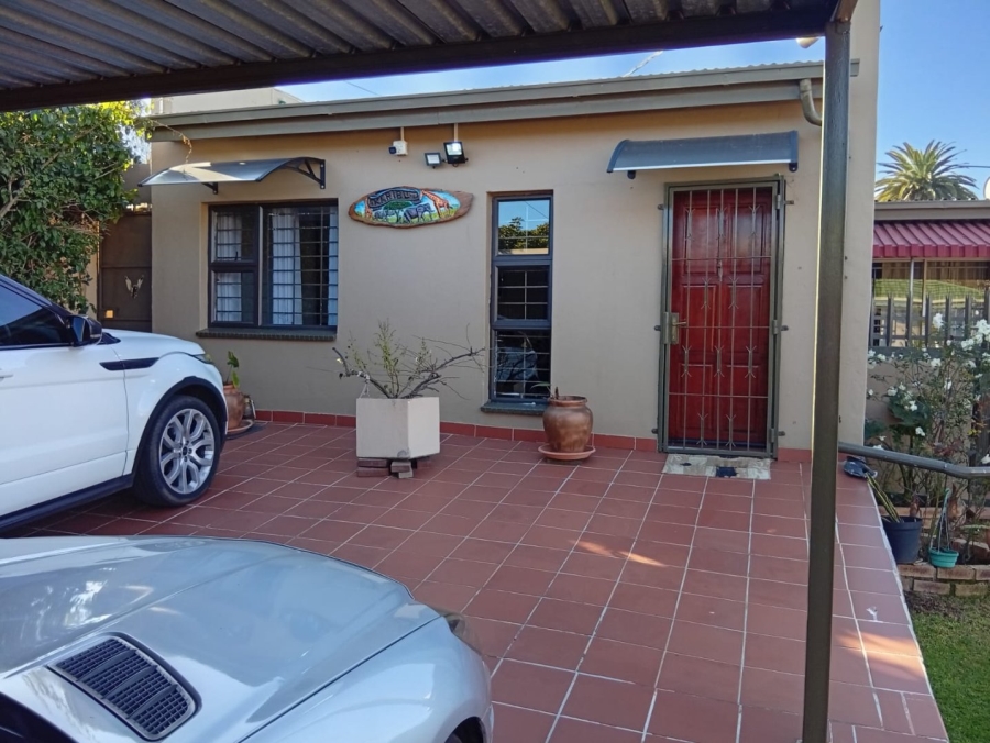 4 Bedroom Property for Sale in Orange Grove Gauteng