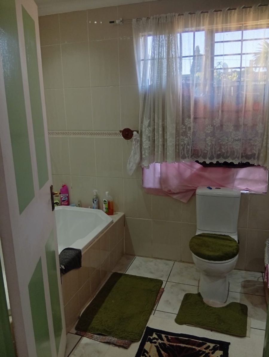 4 Bedroom Property for Sale in Orange Grove Gauteng