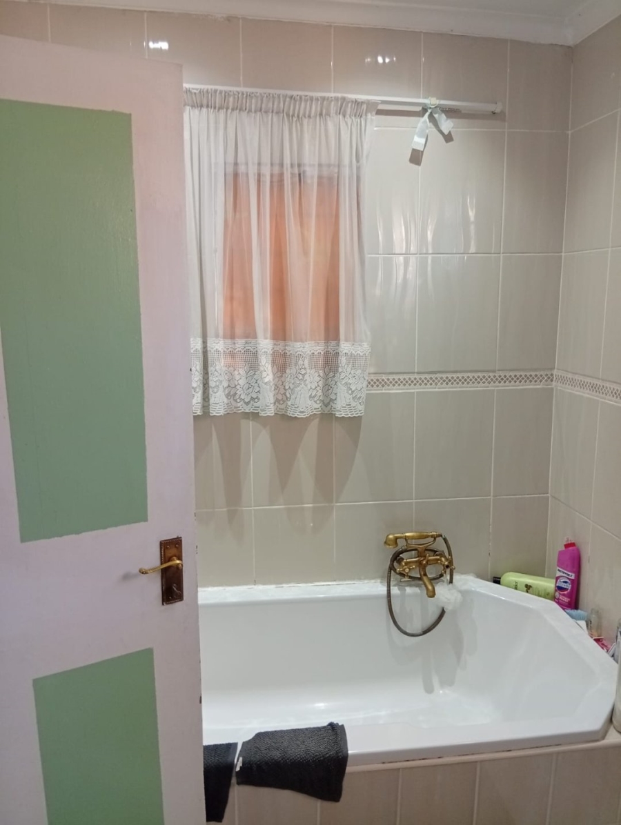 4 Bedroom Property for Sale in Orange Grove Gauteng