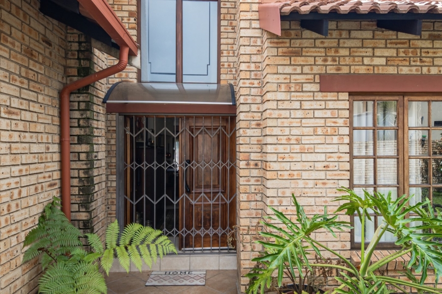 4 Bedroom Property for Sale in Amberfield Manor Gauteng