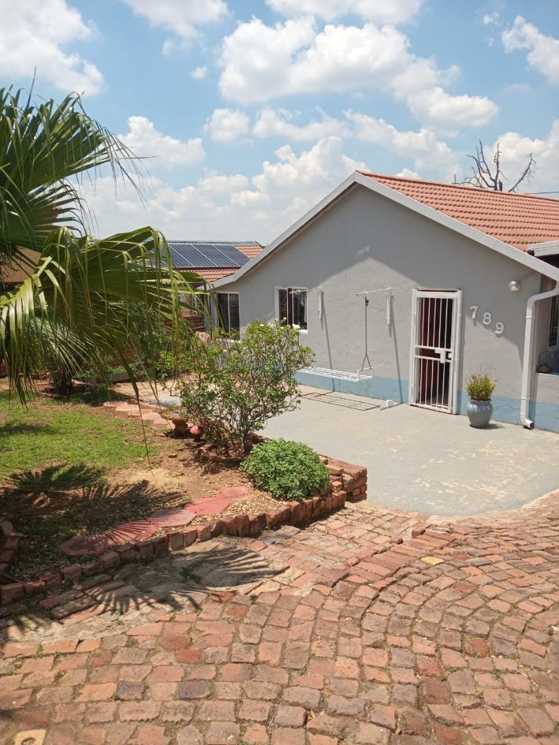 3 Bedroom Property for Sale in Lotus Gardens Gauteng