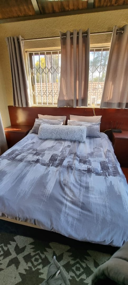 6 Bedroom Property for Sale in Van Riebeeck Park Gauteng