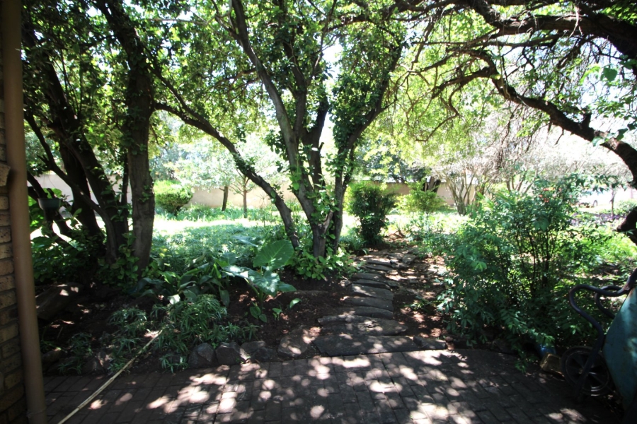 To Let commercial Property for Rent in Raslouw A H Gauteng