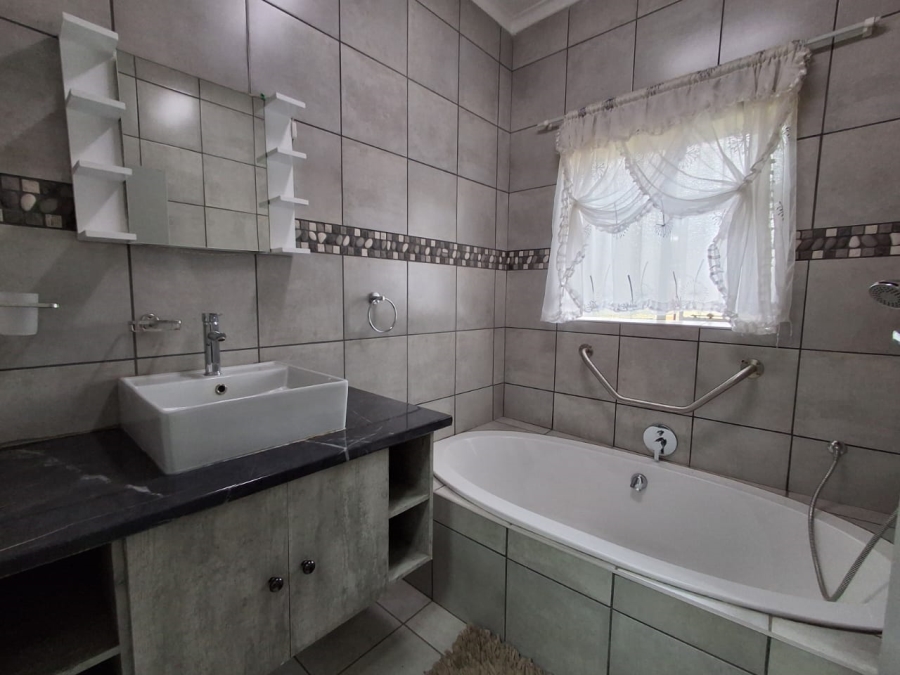 3 Bedroom Property for Sale in Daggafontein Gauteng