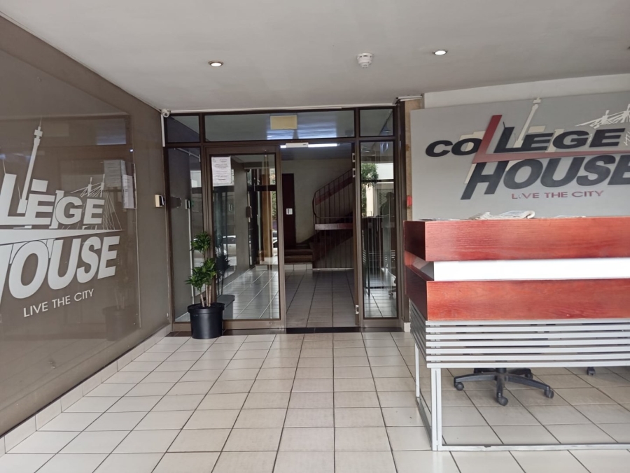 To Let 1 Bedroom Property for Rent in Braamfontein Gauteng