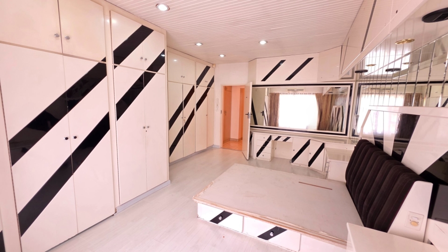 To Let 6 Bedroom Property for Rent in Laudium Gauteng