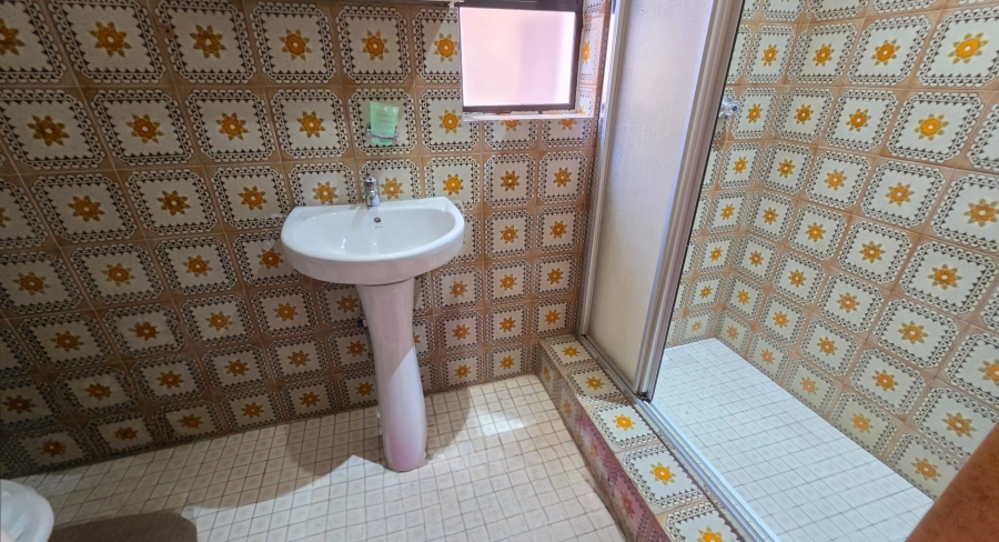 To Let 6 Bedroom Property for Rent in Laudium Gauteng