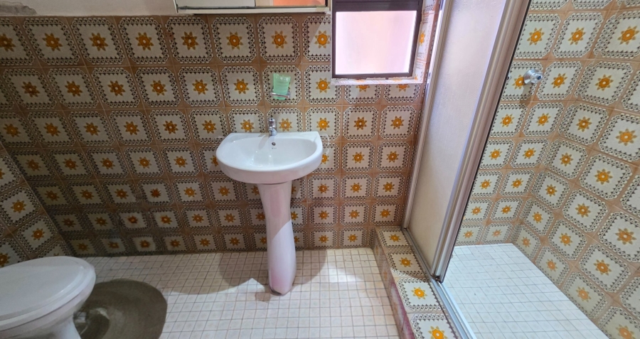 To Let 6 Bedroom Property for Rent in Laudium Gauteng