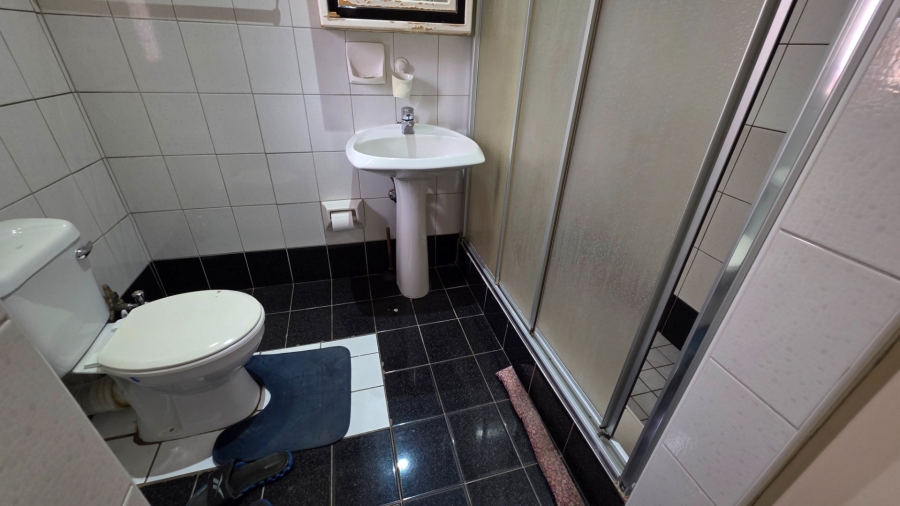 To Let 6 Bedroom Property for Rent in Laudium Gauteng