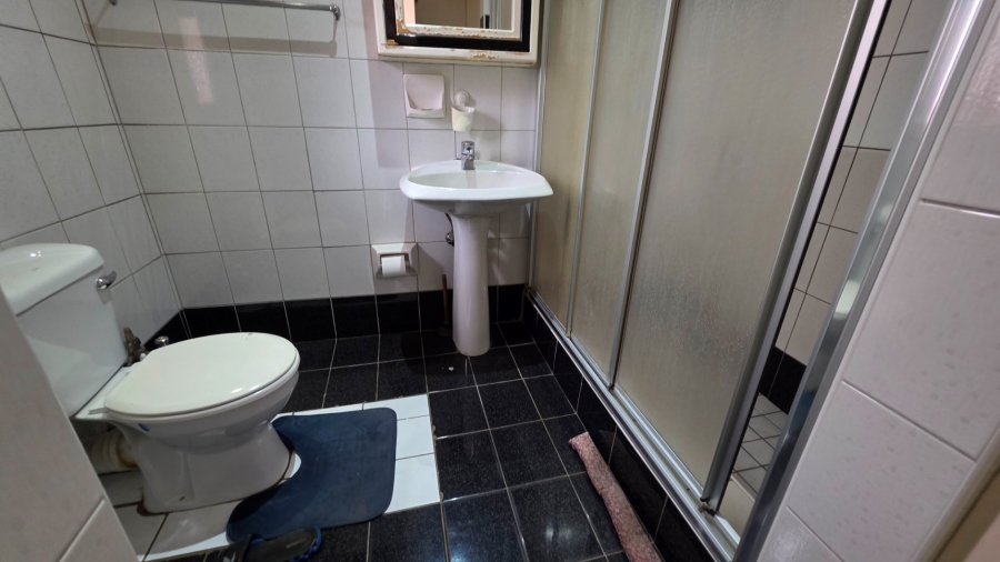 To Let 6 Bedroom Property for Rent in Laudium Gauteng