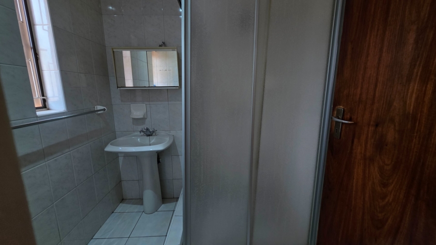 To Let 6 Bedroom Property for Rent in Laudium Gauteng