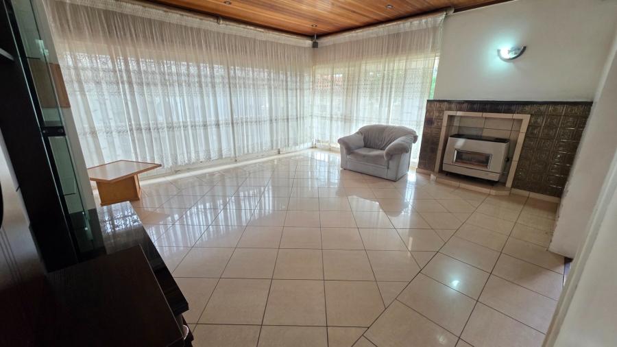 To Let 6 Bedroom Property for Rent in Laudium Gauteng