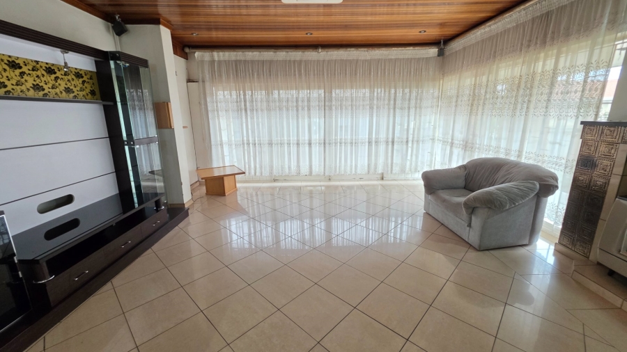 To Let 6 Bedroom Property for Rent in Laudium Gauteng