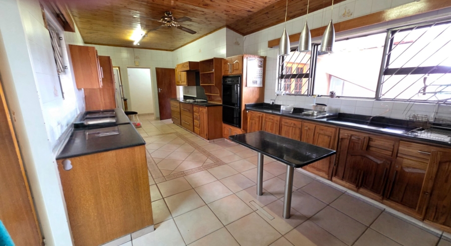 To Let 6 Bedroom Property for Rent in Laudium Gauteng