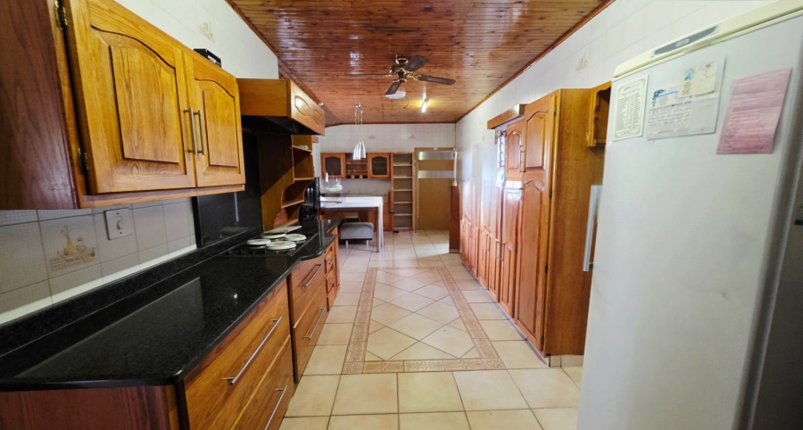 To Let 6 Bedroom Property for Rent in Laudium Gauteng