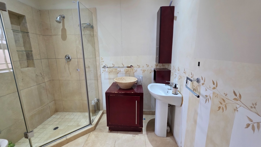 To Let 6 Bedroom Property for Rent in Laudium Gauteng