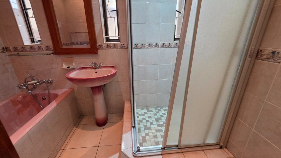 To Let 6 Bedroom Property for Rent in Laudium Gauteng