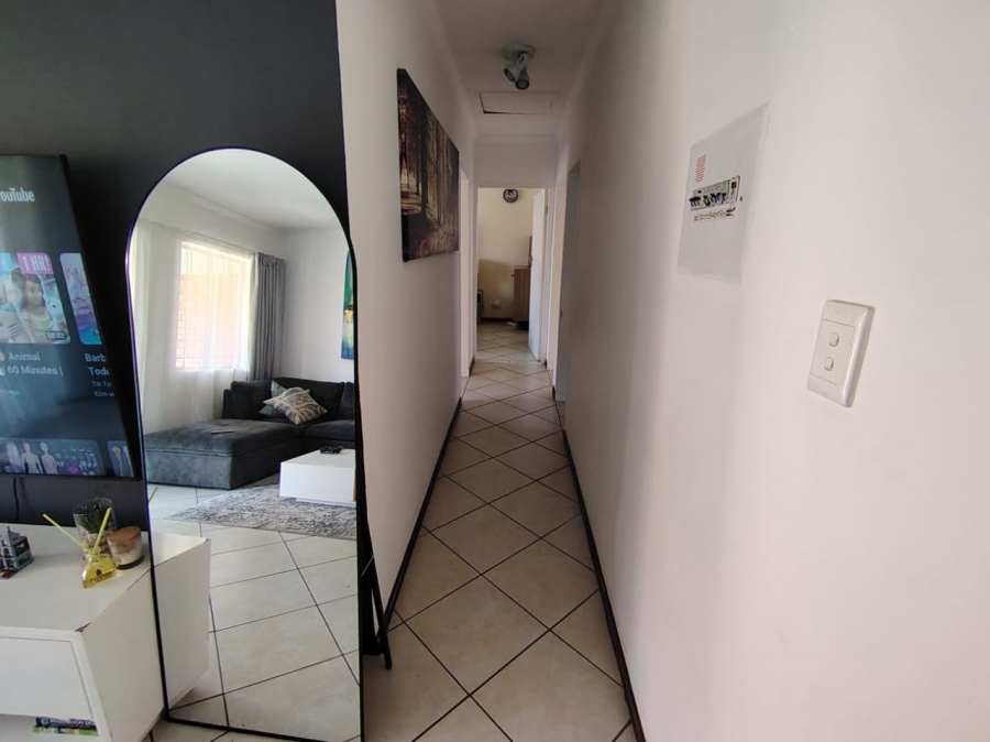 3 Bedroom Property for Sale in Monavoni Gauteng