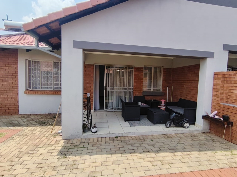 3 Bedroom Property for Sale in Monavoni Gauteng