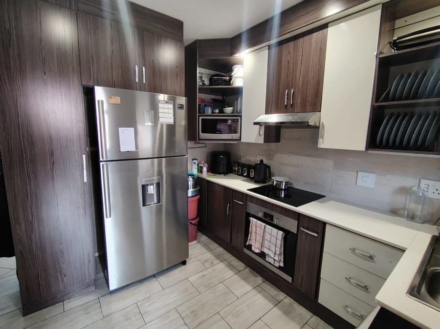 2 Bedroom Property for Sale in Monavoni Gauteng