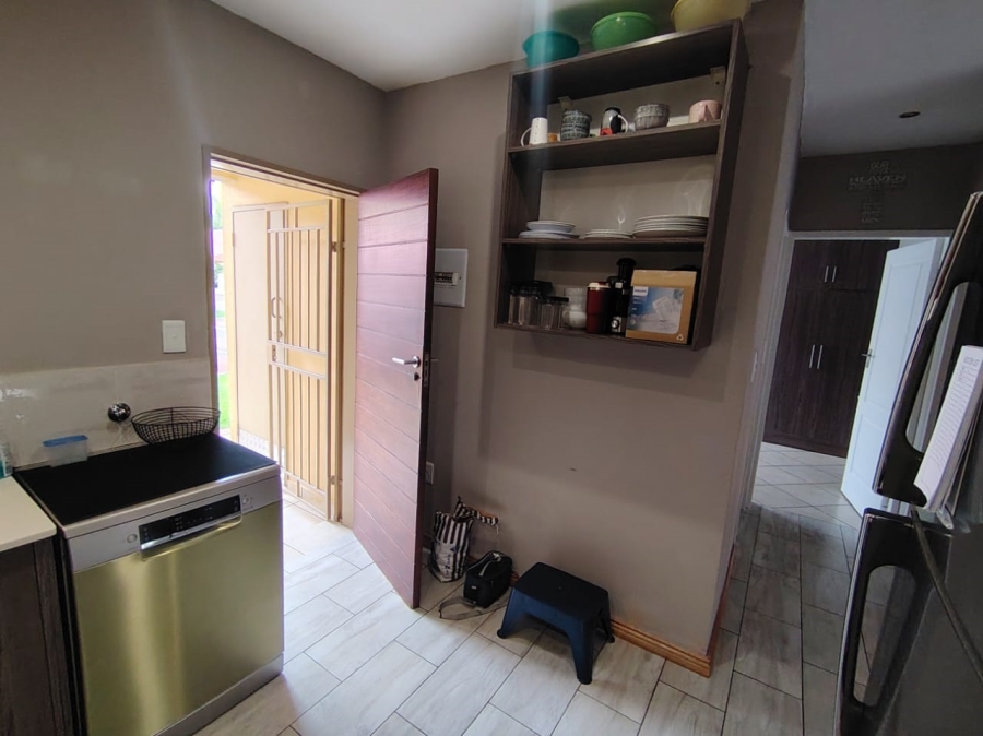2 Bedroom Property for Sale in Monavoni Gauteng