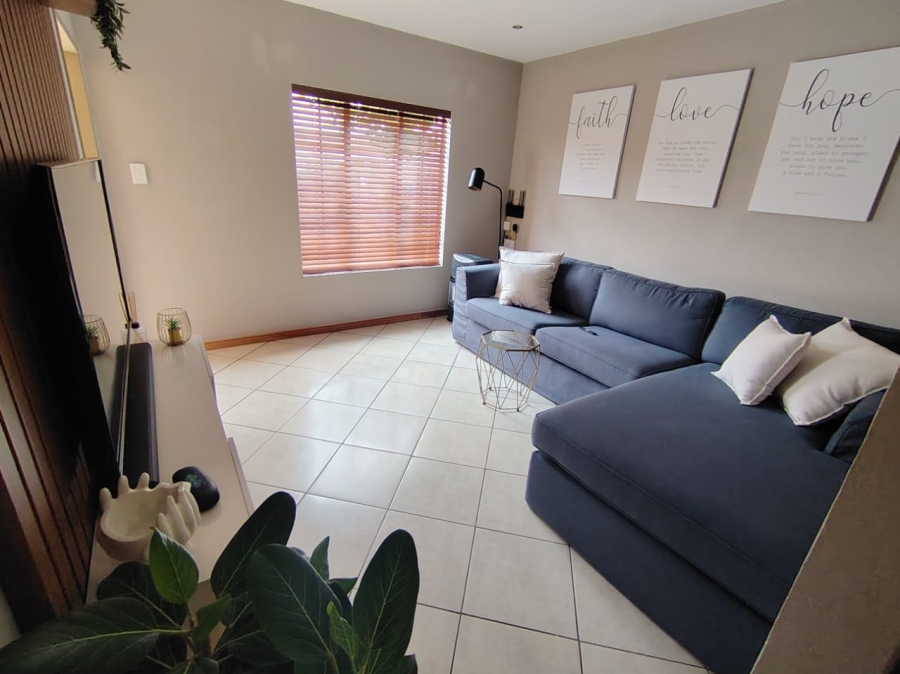 2 Bedroom Property for Sale in Monavoni Gauteng