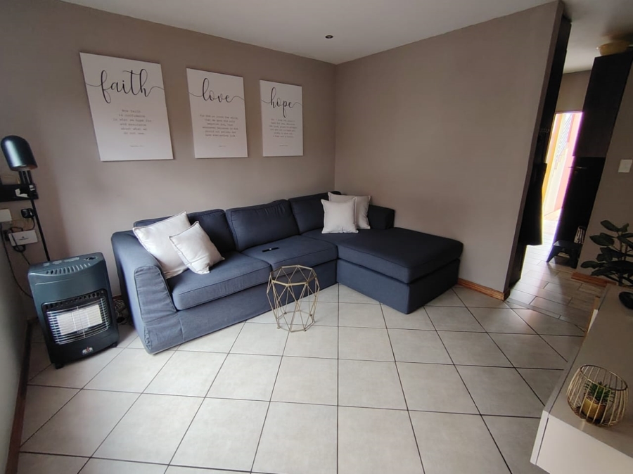 2 Bedroom Property for Sale in Monavoni Gauteng