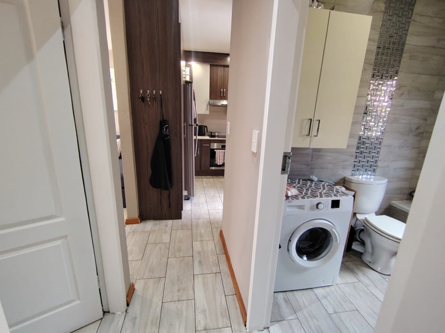 2 Bedroom Property for Sale in Monavoni Gauteng