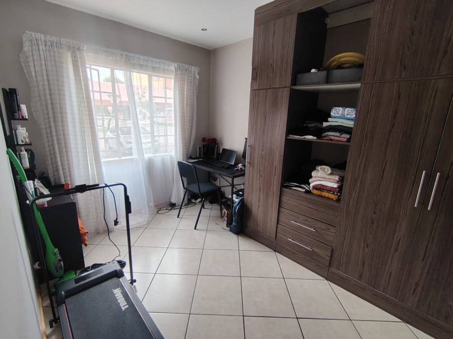 2 Bedroom Property for Sale in Monavoni Gauteng