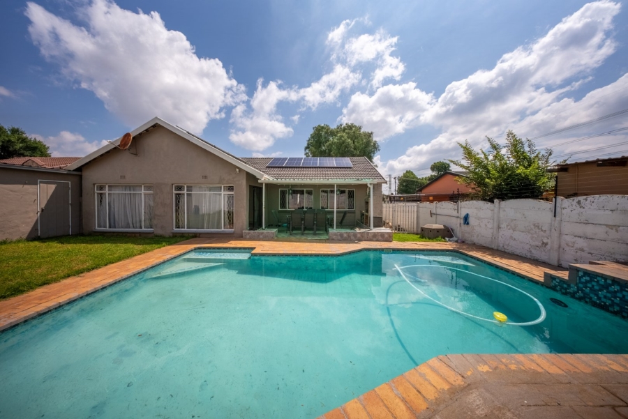 3 Bedroom Property for Sale in Klopperpark Gauteng