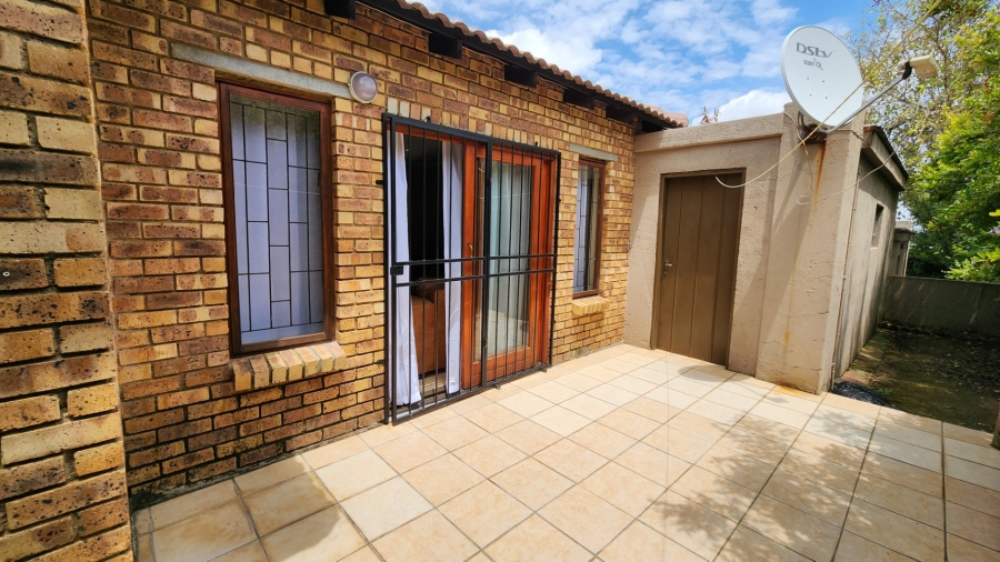 2 Bedroom Property for Sale in The Reeds Gauteng