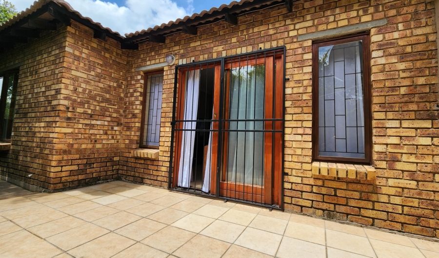 2 Bedroom Property for Sale in The Reeds Gauteng