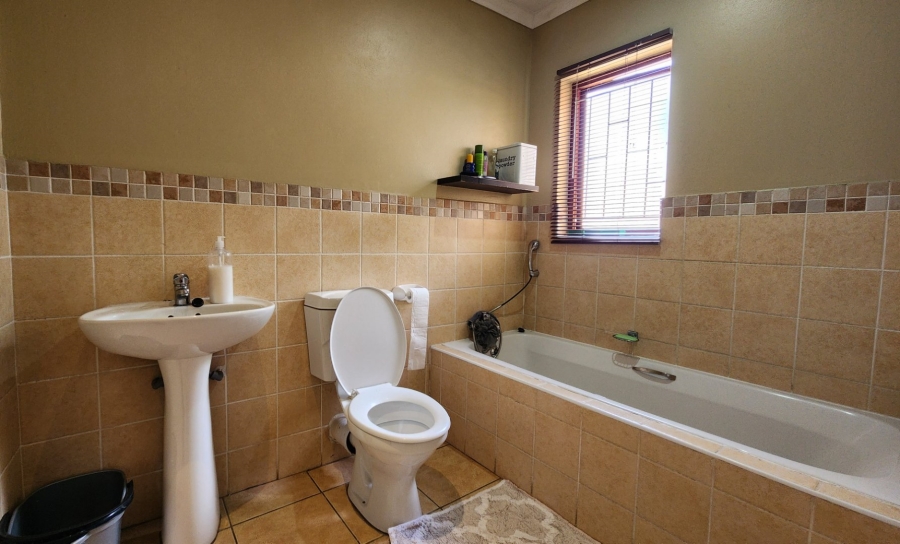 2 Bedroom Property for Sale in The Reeds Gauteng