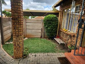 2 Bedroom Property for Sale in Rooihuiskraal North Gauteng