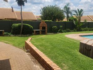 2 Bedroom Property for Sale in Rooihuiskraal North Gauteng