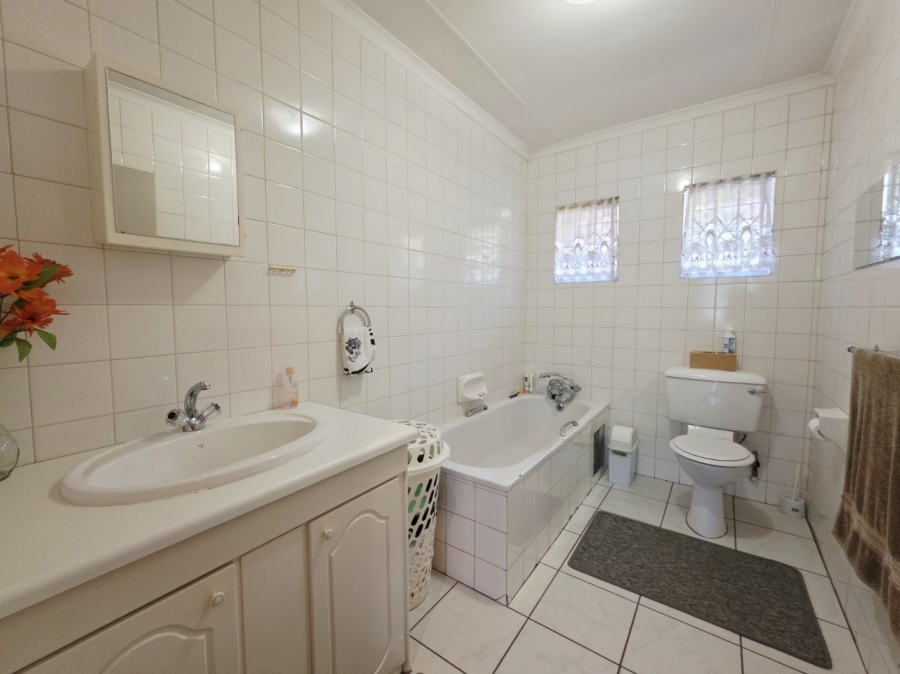 3 Bedroom Property for Sale in La Montagne Gauteng