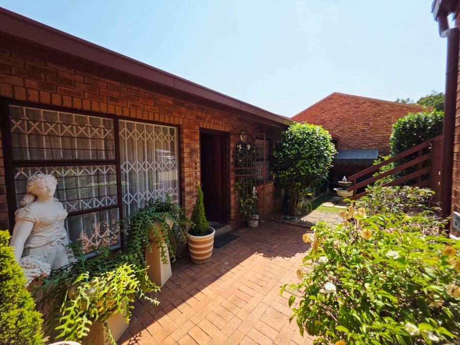 3 Bedroom Property for Sale in La Montagne Gauteng