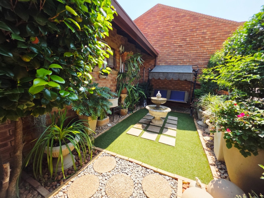 3 Bedroom Property for Sale in La Montagne Gauteng