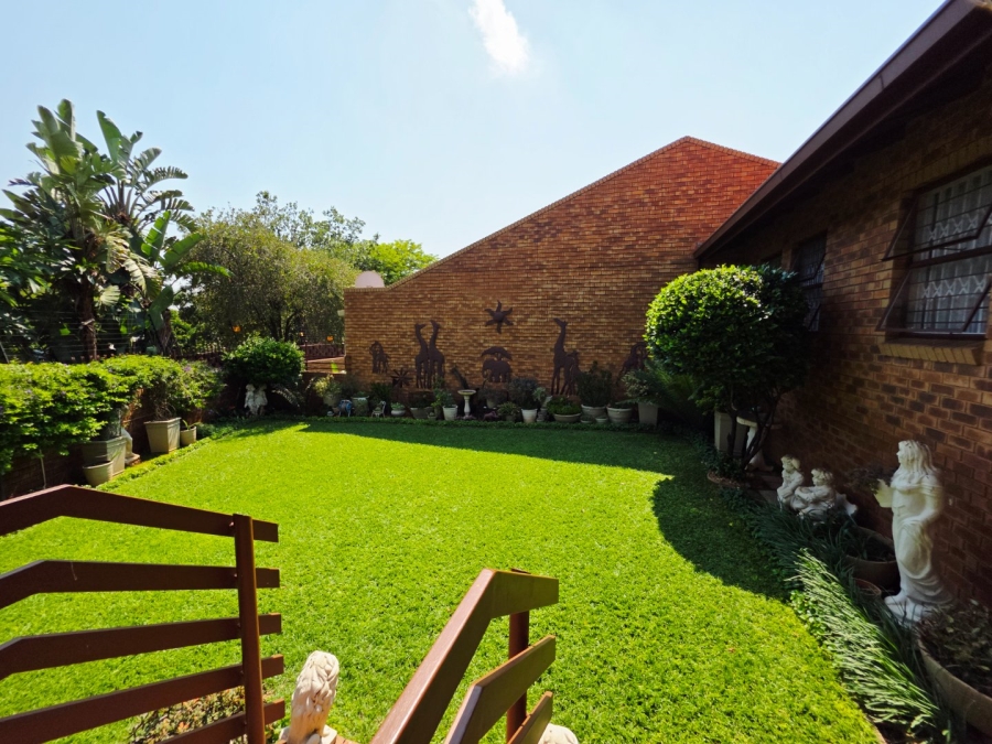 3 Bedroom Property for Sale in La Montagne Gauteng