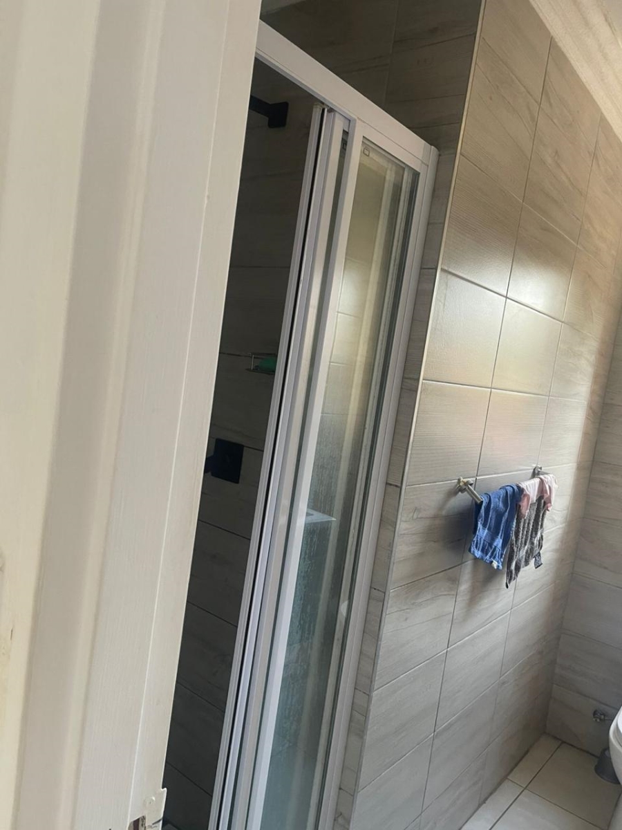 To Let  Bedroom Property for Rent in Heuwelsig Estate Gauteng