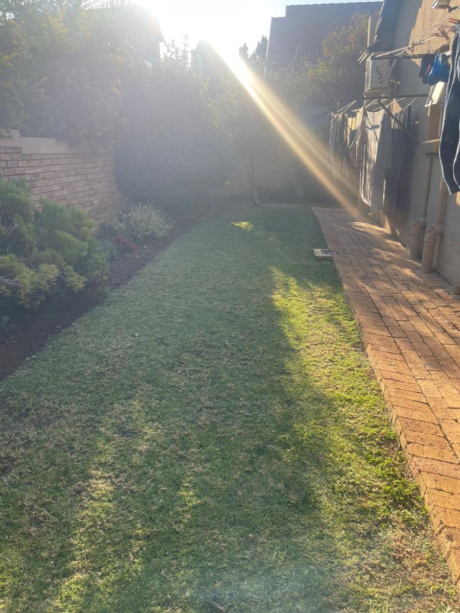 To Let  Bedroom Property for Rent in Heuwelsig Estate Gauteng