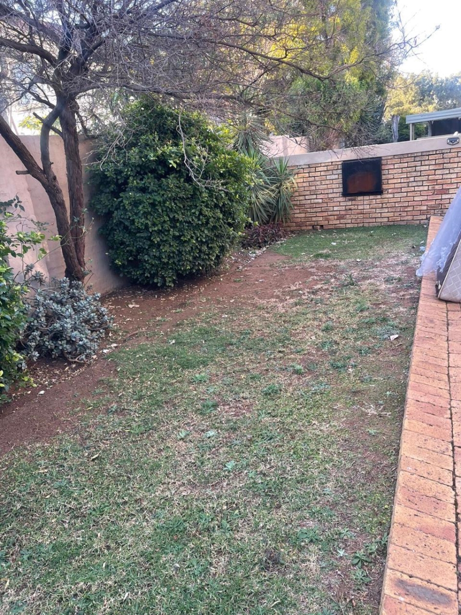 To Let  Bedroom Property for Rent in Heuwelsig Estate Gauteng