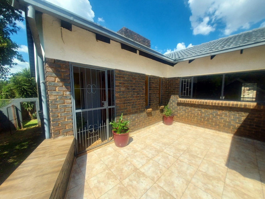 To Let 4 Bedroom Property for Rent in Hennopspark Gauteng