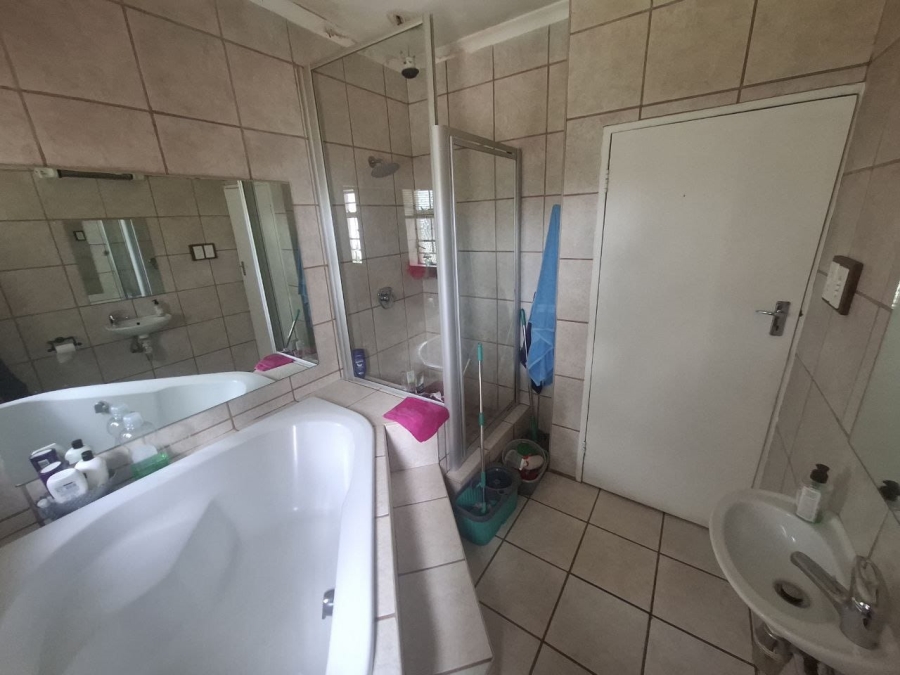 3 Bedroom Property for Sale in Wychwood Gauteng
