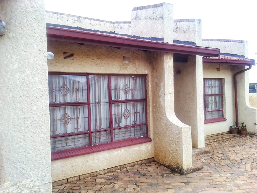 To Let 3 Bedroom Property for Rent in Katlehong South Gauteng