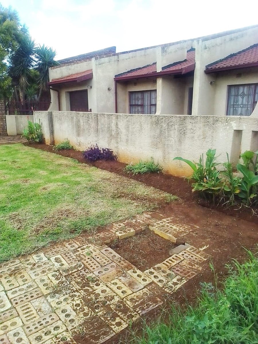 To Let 3 Bedroom Property for Rent in Katlehong South Gauteng