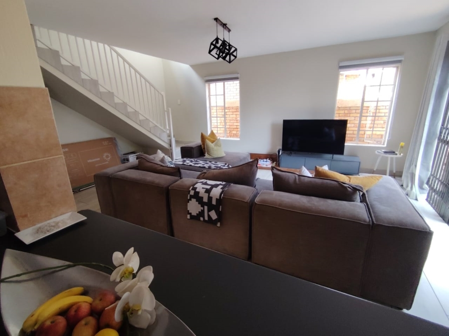 To Let 3 Bedroom Property for Rent in Heuwelsig Estate Gauteng